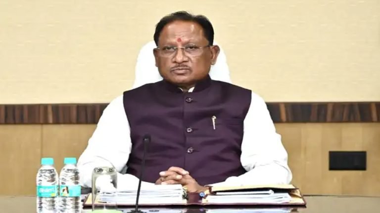 CM विष्णु देव साय का निर्देश: सड़कों से निराश्रित पशुओं की समस्या पर लगे प्रभावी रोक