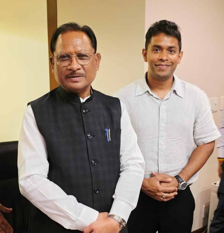 टोक्यो में सीएम विष्णुदेव साय से मिले बस्तर के अविनाश तिवारी, उद्योग निवेश पर हुई सार्थक बातचीत