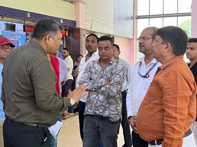 रेलवे में सख्त एक्शन: Sr. DCM ने यात्रियों की  शिकायत मिलते ही CRS को हटाया