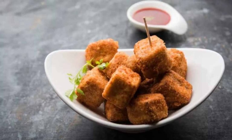 बारिश में बढ़ाएं मज़ा: गरमा-गरम चाय संग बनाएं क्रिस्पी पनीर पकौड़े