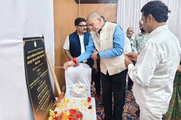 रथ परिक्रमा मार्ग पर जगमगाएगी रोशनी, बस्तर दशहरा के लिए भूमिगत विद्युत लाइन का कार्य आरंभ