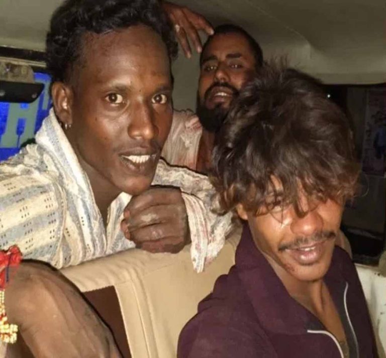 खूनी खेल के बाद मुस्कुराए हत्यारे, पुलिस ने जब्त किया हत्या का हथियार