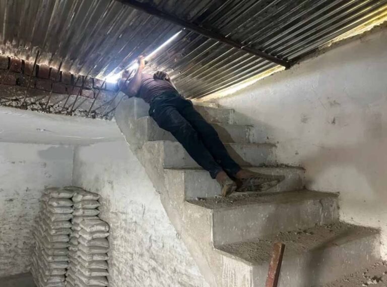 सुबह दुकान खोली तो दिखा खौफनाक मंजर, युवक का शव बरामद, हत्या का आरोप लगाकर परिजन भड़के