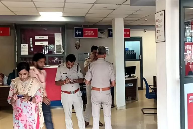 सिहोरा में सनसनीखेज वारदात, बैंक से बदमाश ले उड़े करोड़ों का सोना-नकदी