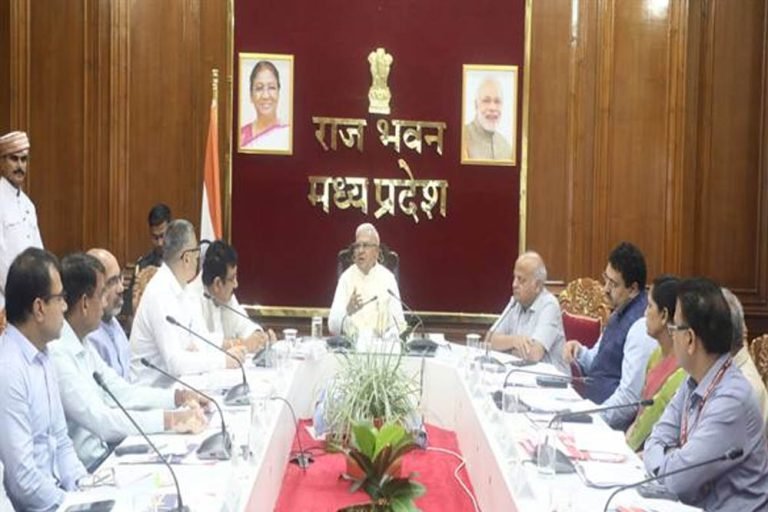 पीएम जनमन योजना के कार्यों की गुणवत्ता सुनिश्चित करने पर राज्यपाल पटेल का जोर