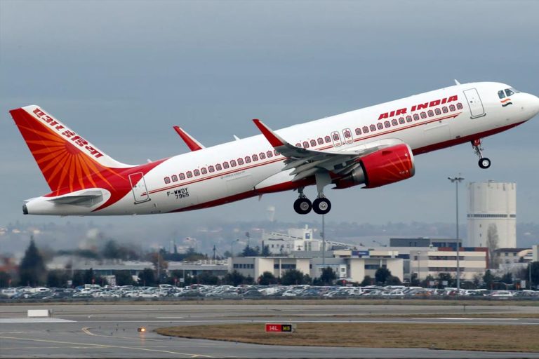 एयर इंडिया विमान दो घंटे हवा में चक्कर लगाते हुए बाल-बाल बचा हादसे से, कांग्रेस सांसदों के सवालों पर जवाब