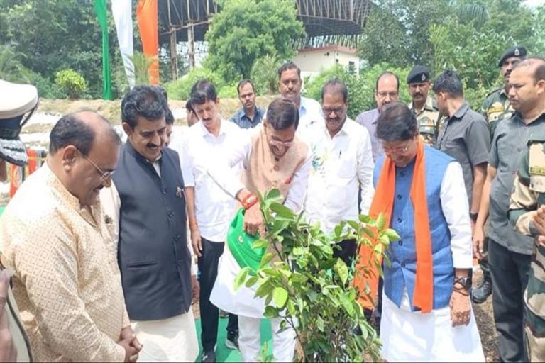 आने वाली पीढ़ी को एक स्वच्छ वातावरण के साथ ही बेहतर कल का उपहार दे : मंत्री विजयवर्गीय