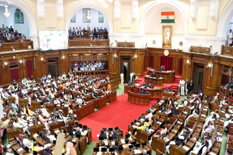 यूपी विधानसभा में मॉनसून सत्र की शुरुआत, एक दिन में 24 घंटे चलेगी कार्यवाही
