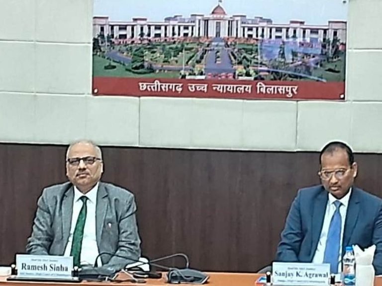 रायपुर: मुख्य न्यायाधीश रमेश सिन्हा ने खरसिया में वरिष्ठ व्यवहार न्यायालय और रायगढ़ में डिजिटल कंप्यूटर कक्ष का उद्घाटन किया