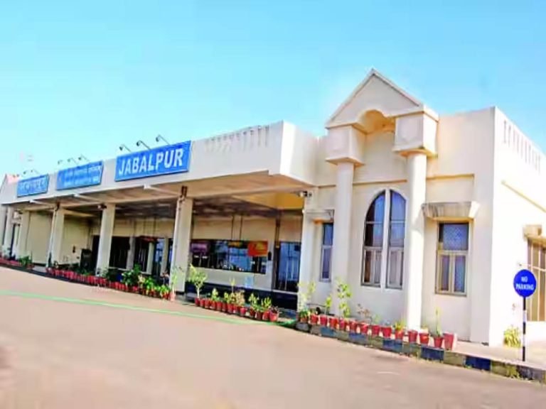 हाईकोर्ट ने डुमना एयरपोर्ट से जुड़े तीन बिंदुओं पर मांगा जवाब, बंद करने की दी चेतावनी