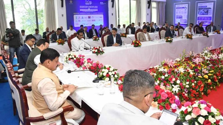 मुख्यमंत्री ने बीएसएल के अंतर्राष्ट्रीय सोर्सिंग लीडर्स के साथ की राउंड टेबल बैठक