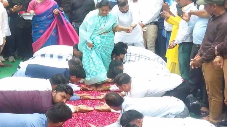 शहीद के परिजनों को मिला सुरक्षित और पक्का आवास