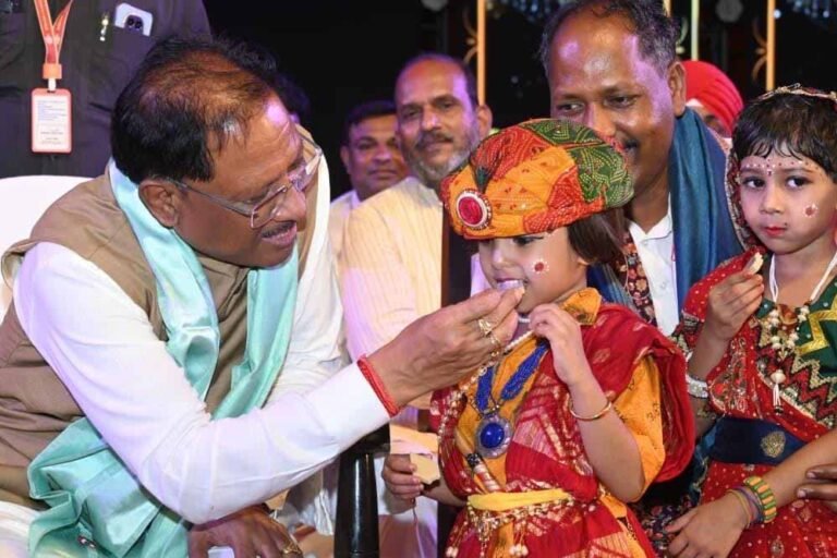 श्रीकृष्ण जन्माष्टमी में दिखी आस्था की झलक, मुख्यमंत्री विष्णु देव साय ने लिया हिस्सा
