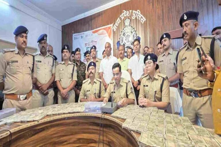 भाईयों की साज़िश से हुई 61 लाख की लूट, छतरपुर पुलिस ने किया बड़ा खुलासा