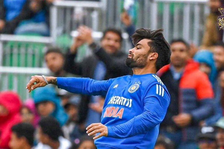 रिंकू सिंह का कमाल: पहली ही गेंद पर किया बल्लेबाज को क्लीन बोल्ड, बॉलिंग से बटोरी सुर्खियां