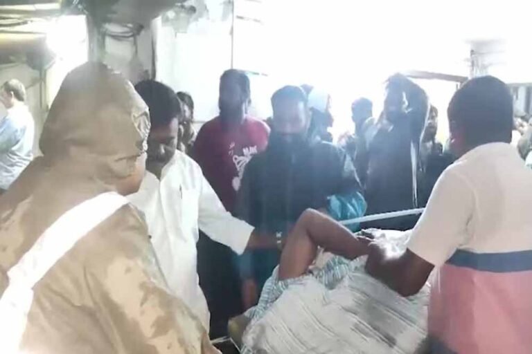 करंट हादसा: जन्माष्टमी रथ टकराया बिजली के तारों से, 5 लोगों की मौत, गनमैन गंभीर