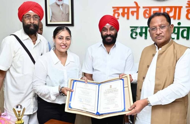 राष्ट्रपति सम्मानित देवाशीष और मनतृप्त कौर ने मुख्यमंत्री विष्णु देव साय से की सौजन्य मुलाकात