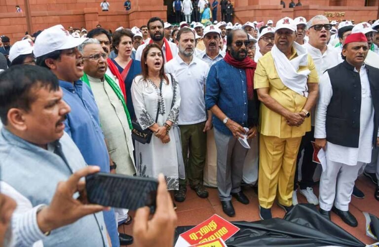 राधाकृष्णन के खिलाफ ISRO वैज्ञानिक को उतारने पर विचार, विपक्ष जल्द खोलेगा पत्ता