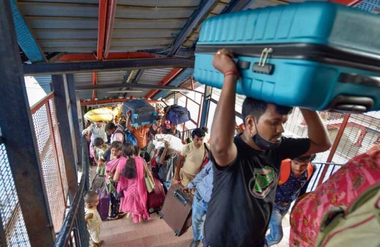 रेलवे का नया नियम: ट्रेन में अनलिमिटेड सामान ले जाने पर रोक, क्लासवार तय हुई सीमा