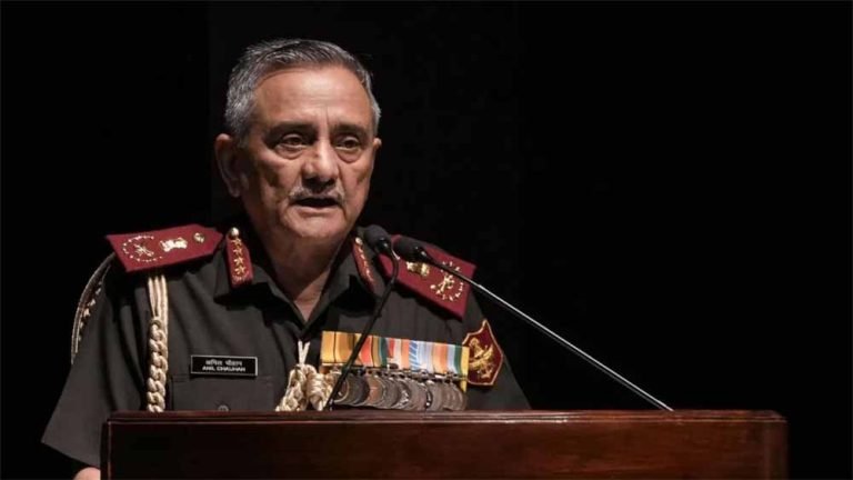 भारत-पाक तनाव के बीच सेना को सतर्कता का संदेश, CDS ने कहा – हर पल रहें तैयार