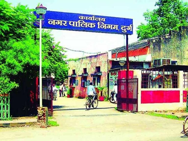 अनुकंपा नियुक्ति में गड़बड़ी: निगम आयुक्त ने सहायक ग्रेड-3 को किया सस्पेंड