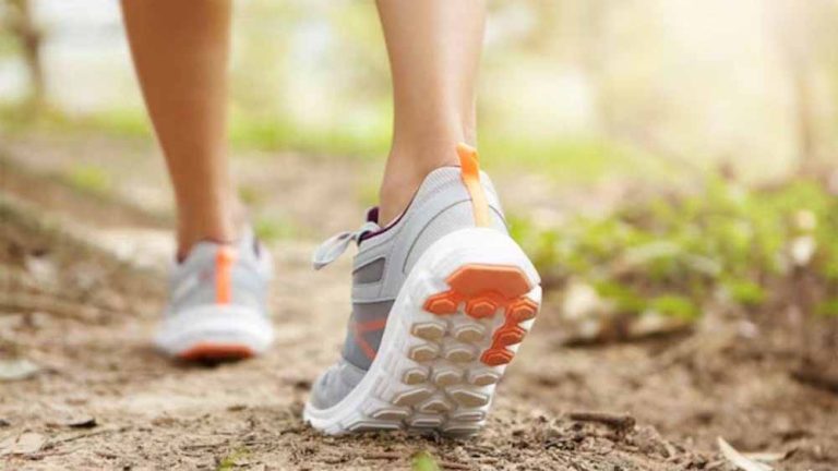 दिल की सेहत बिगाड़ रही हैं आपकी वॉकिंग हैबिट्स, अभी करें सुधार