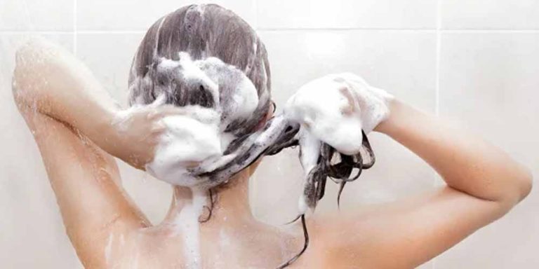 शैंपू के बाद अपनाएं ये आसान टिप्स, बाल बनेंगे रेशम जैसे मुलायम
