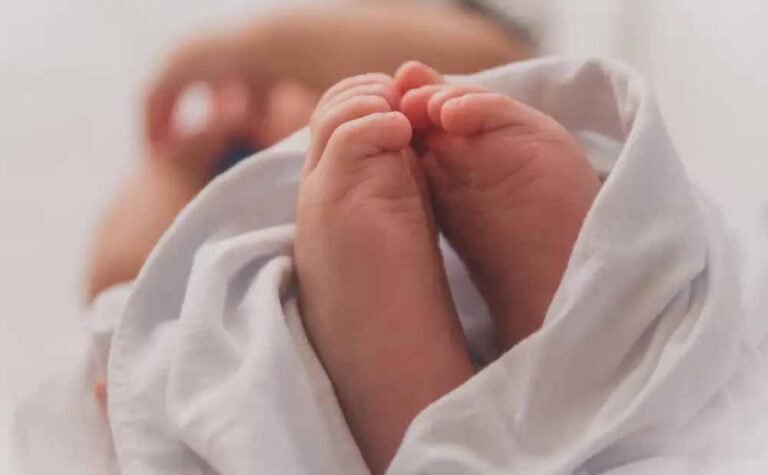 अस्पताल में सनसनी: नवजात को छोड़कर मां फरार, CCTV फुटेज में खुलासा