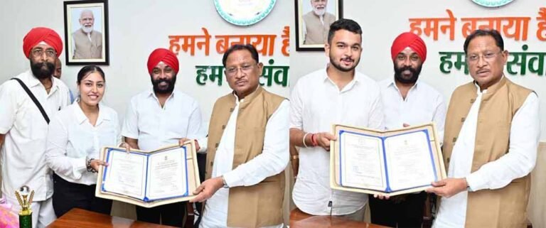 राष्ट्रपति सम्मान प्राप्त देवाशीष और मनतृप्त कौर ने की CM साय से मुलाकात