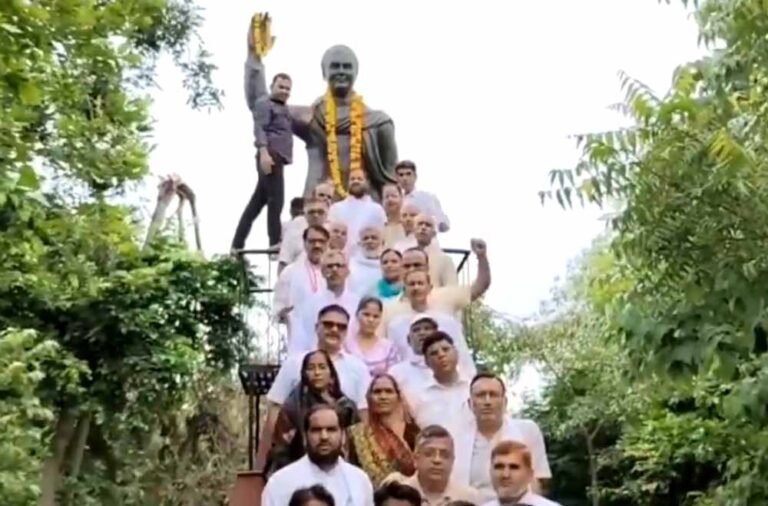 पूर्व प्रधानमंत्री राजीव गांधी की जयंती पर गोष्ठी, विकास कार्यों को किया गया याद