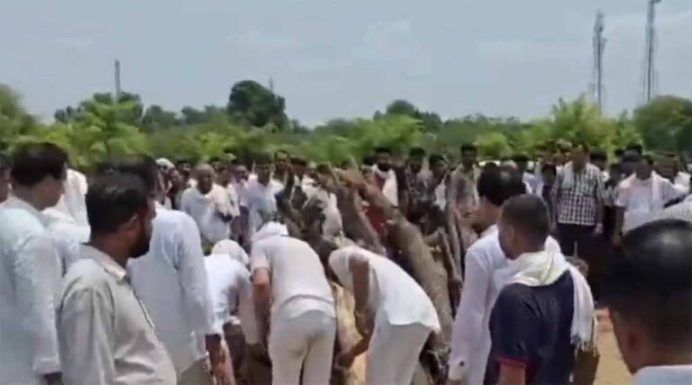 ‘अमर रहें’ के नारों के बीच हुआ कर्नल सोनाराम का अंतिम संस्कार