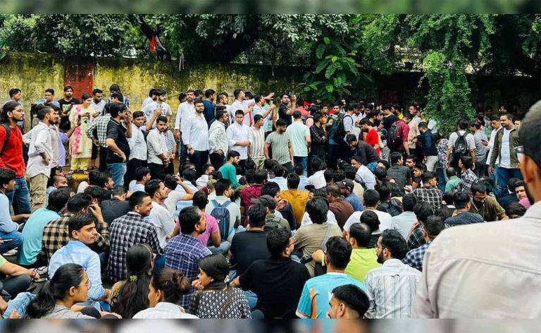 ‘हमें इंसाफ चाहिए’—SSC परीक्षा में धांधली के खिलाफ सड़कों पर उतरे छात्र