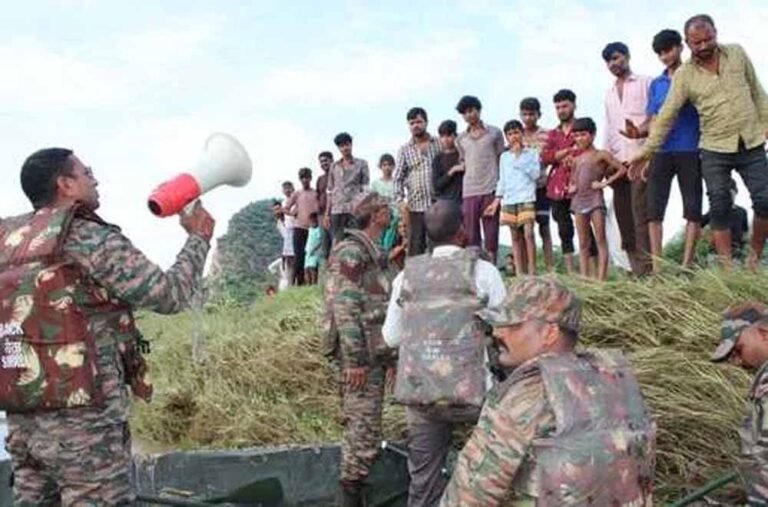सेना का रेस्क्यू ऑपरेशन: महिलाओं-बच्चों समेत 41 ग्रामीण बाढ़ से बाहर निकाले