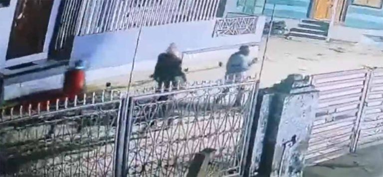 भगवान का घर भी नहीं सुरक्षित: जैन मंदिर से चुराई दानपेटी, वारदात कैमरे में रिकॉर्ड