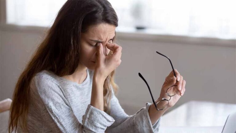 स्क्रीन पर ज्यादा समय बिताते हैं? आंखों की रोशनी बचाने के लिए अपनाएं ये 5 घरेलू उपाय