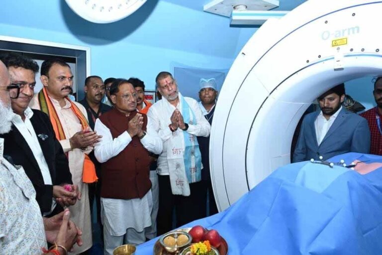 सरकार का संकल्प: ग्रामीण और शहरी क्षेत्रों में उन्नत स्वास्थ्य सेवाओं की उपलब्धता सुनिश्चित