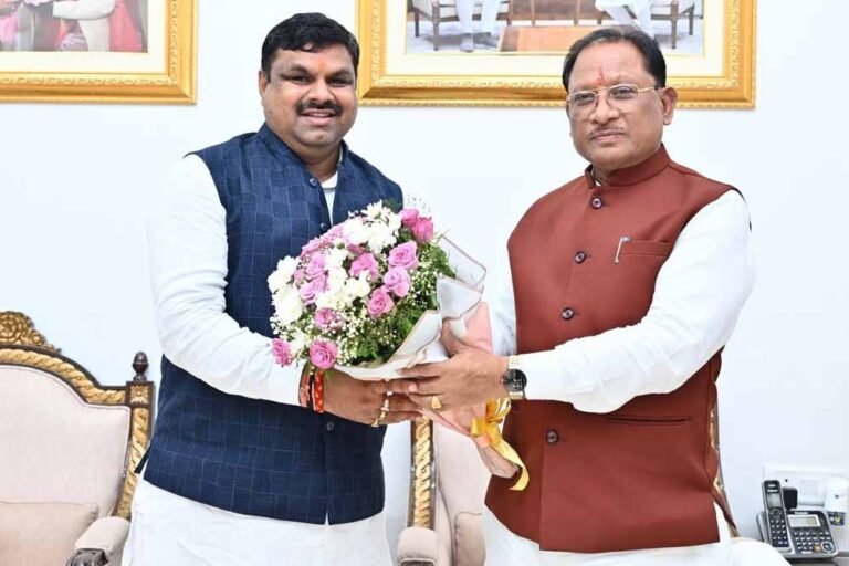 छत्तीसगढ़: राजभवन में तीन नए मंत्रियों ने ली शपथ, राज्यपाल रमेन डेका ने दिलाई गोपनीयता की शपथ
