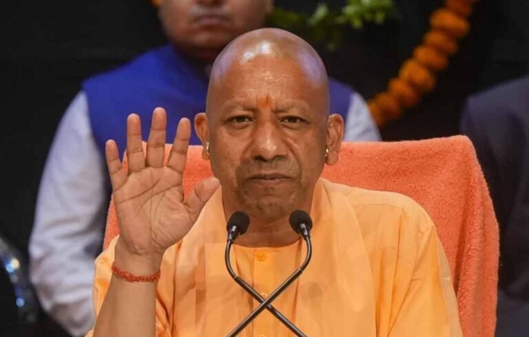 एटा में मुख्यमंत्री योगी आदित्यनाथ ने कांग्रेस और समाजवादी पार्टी पर किया करारा वार