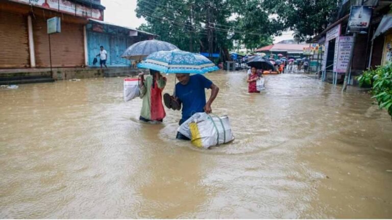 भरभराती बारिश: राजस्थान में तबाही, मुंबई की फ्लाइट्स भी प्रभावित