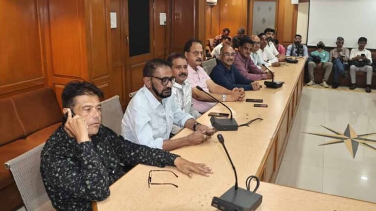 मेयर भार्गव का ऐलान: सराफा चौपाटी यथावत, 80 दुकानदारों के लिए 2000 व्यापारियों की आवाज़ अनसुनी