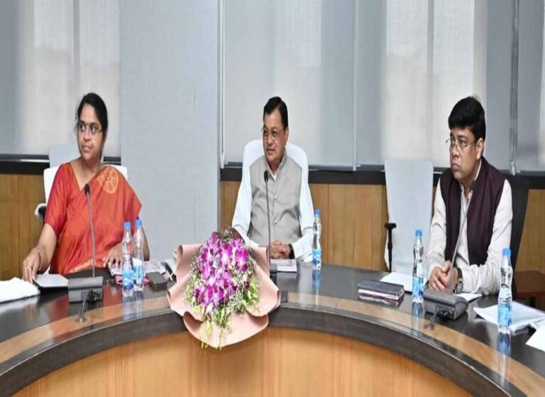 कैशलेस लेनदेन होगा शुरू, मंत्री लखन लाल देवांगन ने शराब दुकानों को दिए आदेश