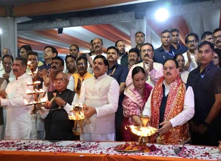 केंद्रीय मंत्री नड्डा और CM डॉ. यादव ने माँ नर्मदा की महाआरती में की सहभागिता