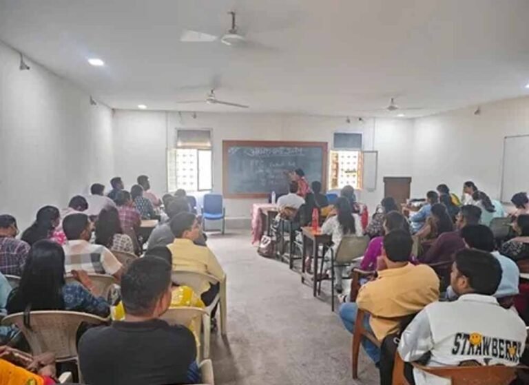 उज्जैन से प्रसारित सभी आकाशवाणी कार्यक्रम अब एफ.एम. 102.5 पर उपलब्ध