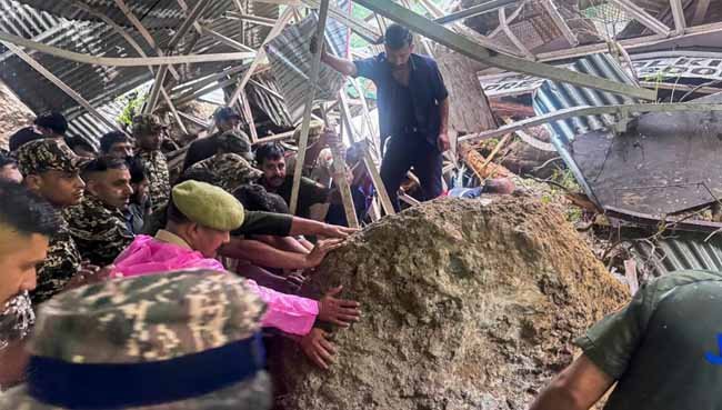 जम्मू-कटरा रूट पर बड़ा हादसा, भूस्खलन में 31 की जान गई, 22 ट्रेनें रद्द