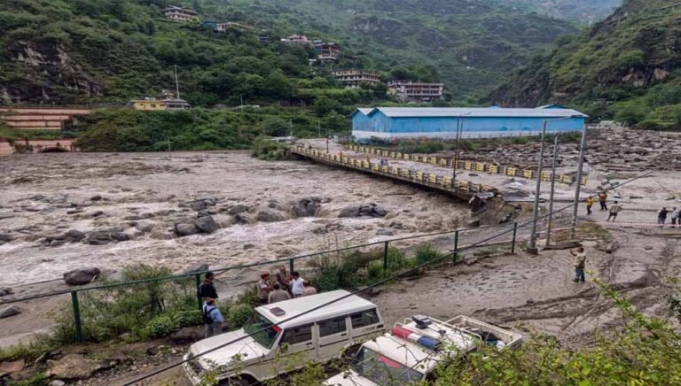 मणिमहेश यात्रा संकट में, हिमाचल में बारिश और सिग्नल कटने से परिजन परेशान