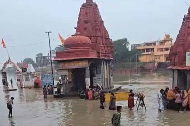 मध्य प्रदेश में मौसम का कहर: उज्जैन की नदियां उफान पर, 10 जिलों में भारी बारिश का अलर्ट