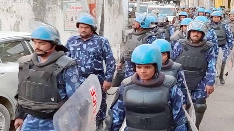 जुमे की नमाज से पहले संभल में सुरक्षा सख्त, जामा मस्जिद के पास RAF और PAC