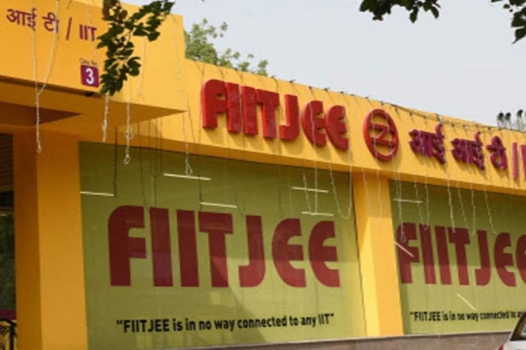 फिटजी कोचिंग संस्थान पर कोर्ट की कार्रवाई, कर्मचारियों की तनख्वाह रोकने पर देना होगा 27 लाख