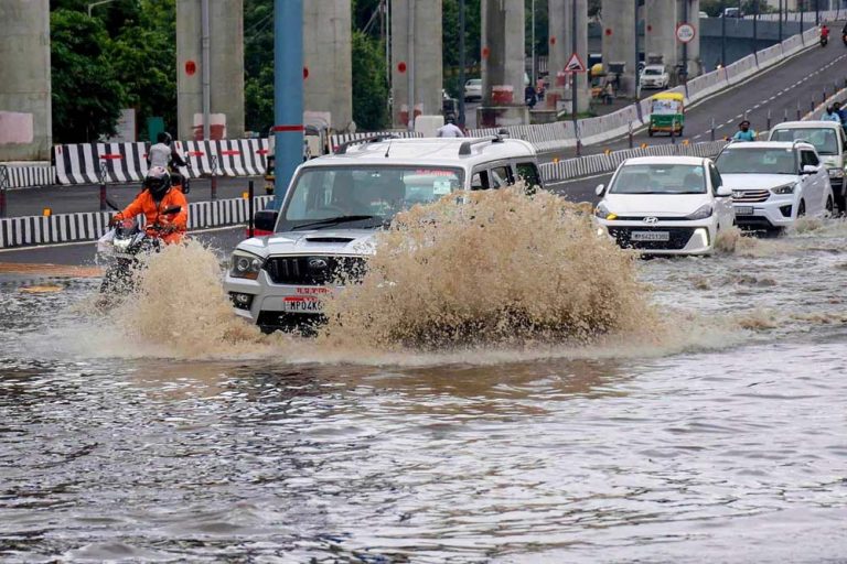 मध्यप्रदेश में बारिश का दौर जारी, भोपाल-इंदौर में अलर्ट जारी; अब तक गिर चुके 28 इंच पानी