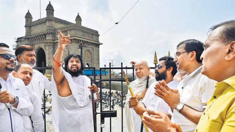 बूतरखाना विवाद पर जैन मुनि का चेतावनी भरा बयान: “धर्म पर हमला हुआ तो उठाएँगे हथियार”